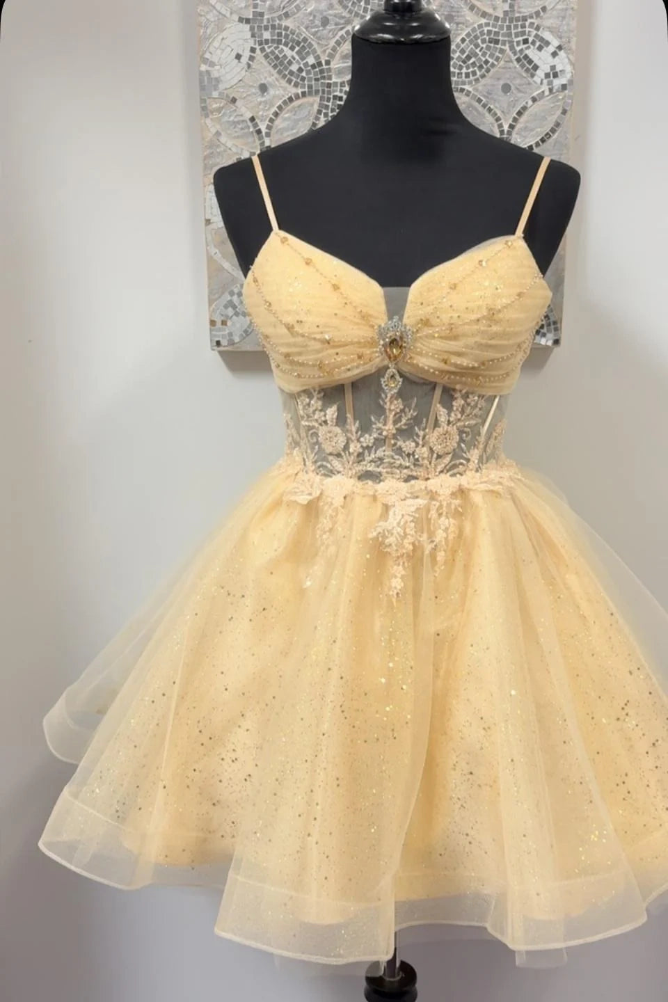 Yellow Sweetheart Sleeveless Empire Appliques A-Line Homecoming Dress