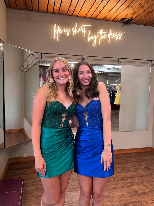 Sheath Satin Fitted Sweetheart Strapless Appliques Homecoming Dress