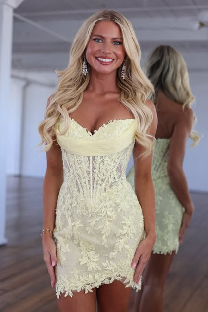 Luxurious Sweetheart Strapless Lace Fitted Mini Homecoming Dress