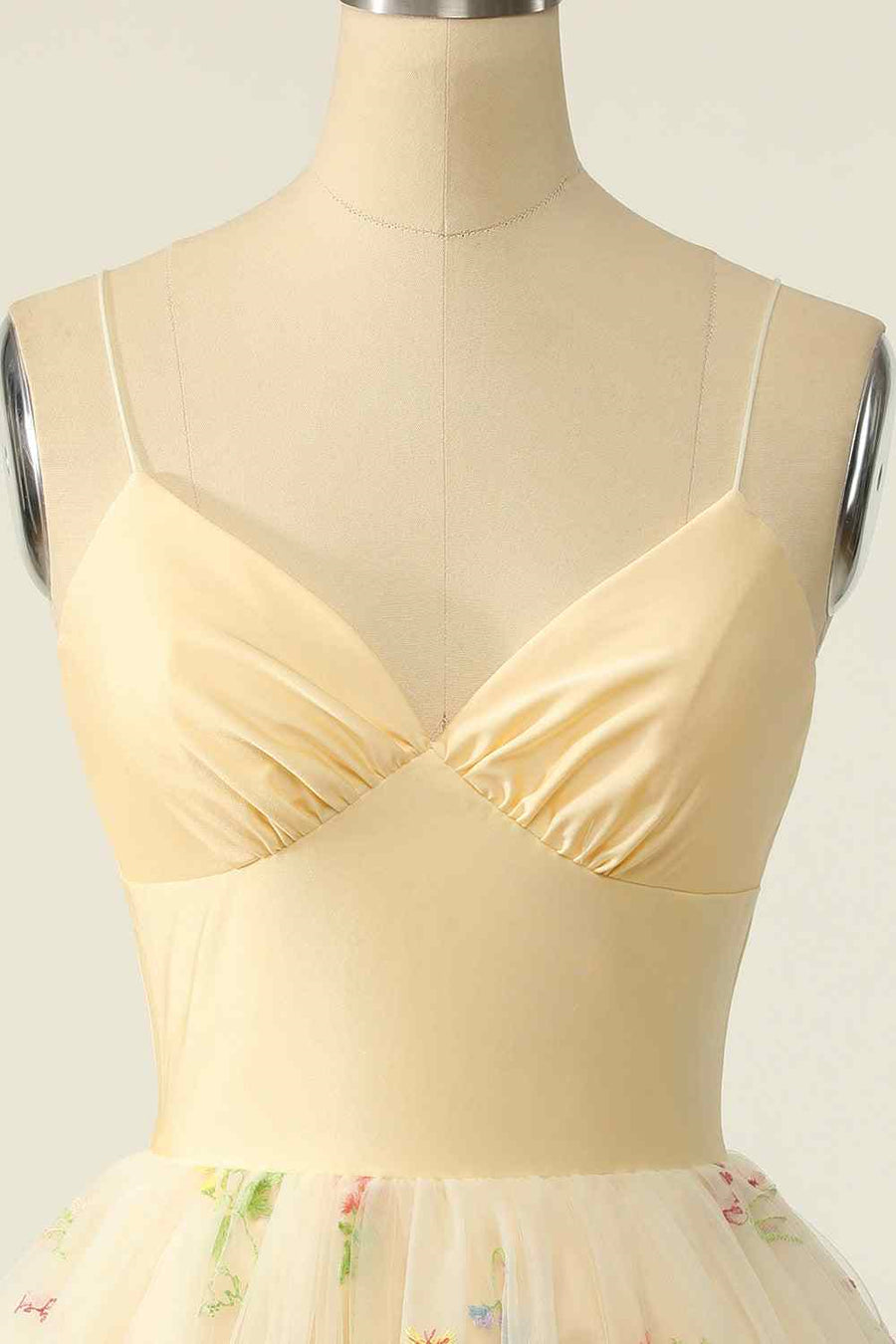 Light Yellow A-line Spaghetti Straps Appliques Tulle Mini Homecoming Dress