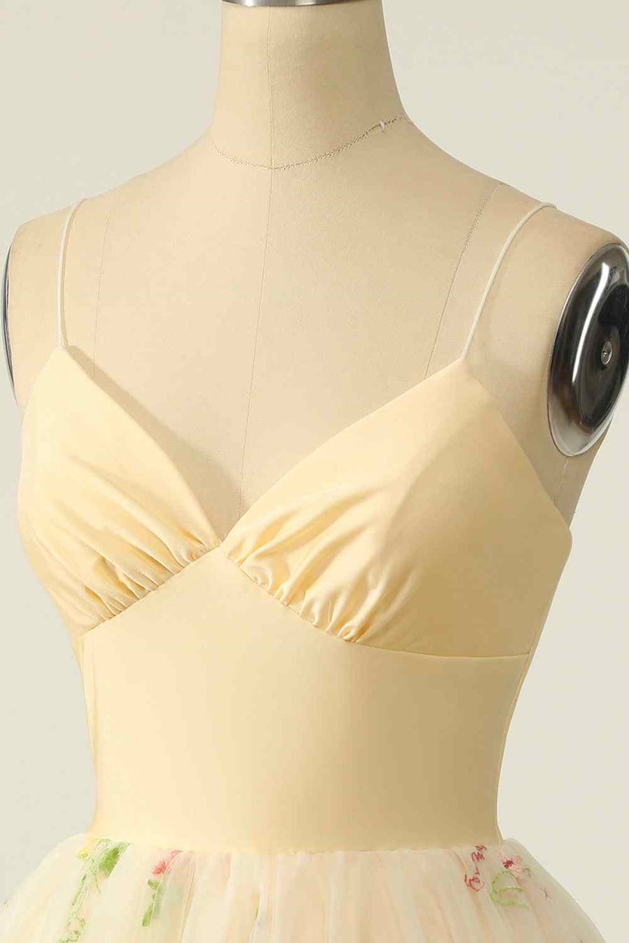 Light Yellow A-line Spaghetti Straps Appliques Tulle Mini Homecoming Dress