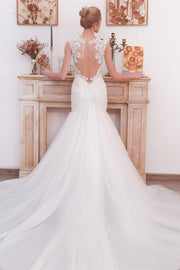 Sleeveless Mermaid White Lace Long Wedding Dress